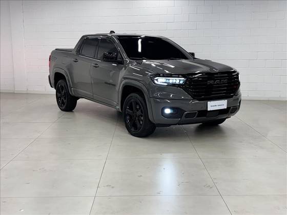 RAM RAMPAGE 2.0 HURRICANE 4 TURBO GASOLINA R/T 4X4 AUTOMÁTICO